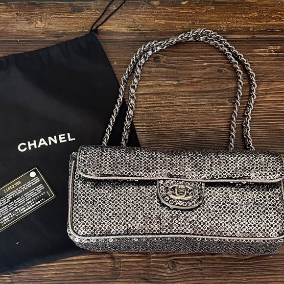 AUTHENTIC-Vintage Chanel Sequined Classic Flap Handbag ( Color: Black/Silver) - Picture 11 of 16